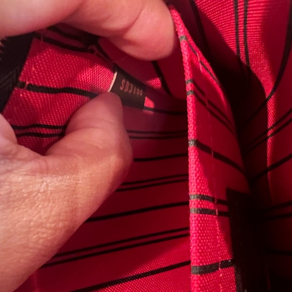 Louis Vuitton Neverful pouch - Picture 11 of 14